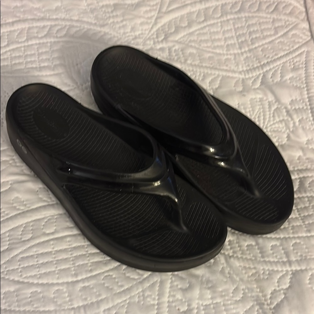 Oofos Oomega Black Platform Flip Flops
